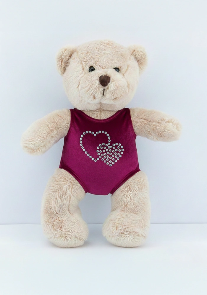 ERVY kuscheliger Teddybär mit Turnanzug aus weichem Samt und doppeltem Strassherz vorne.